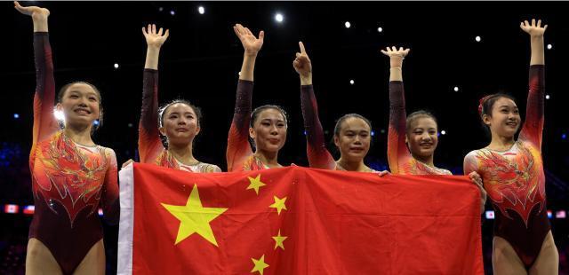 中国体操时隔二十年再夺女团金牌 终结美国七连冠